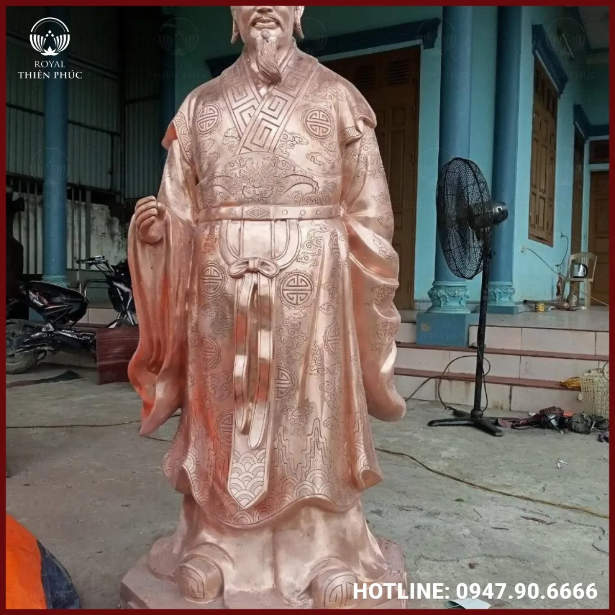Tượng Khổng Minh bằng đồng thếp vàng 9999 cao 1m7