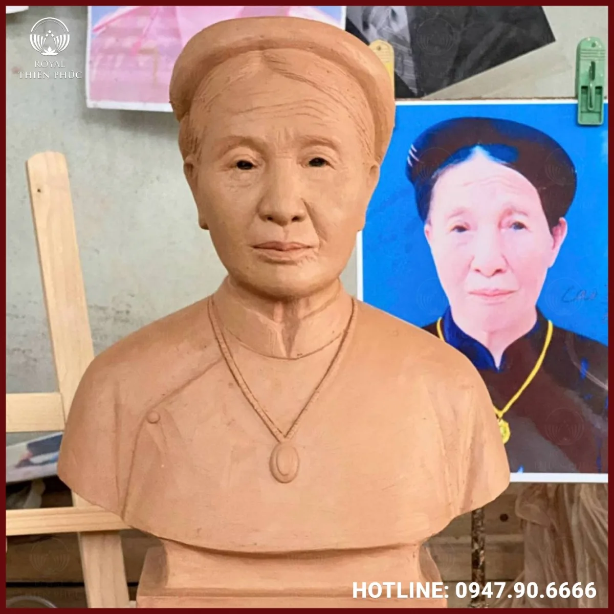 Tượng chân dung cụ bà vấn khăn bằng đồng