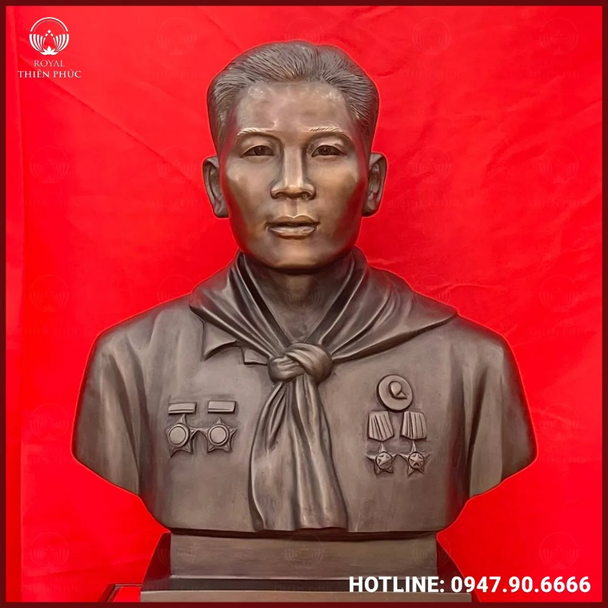 Tượng chân dung nam chiến sĩ bằng đồng đỏ