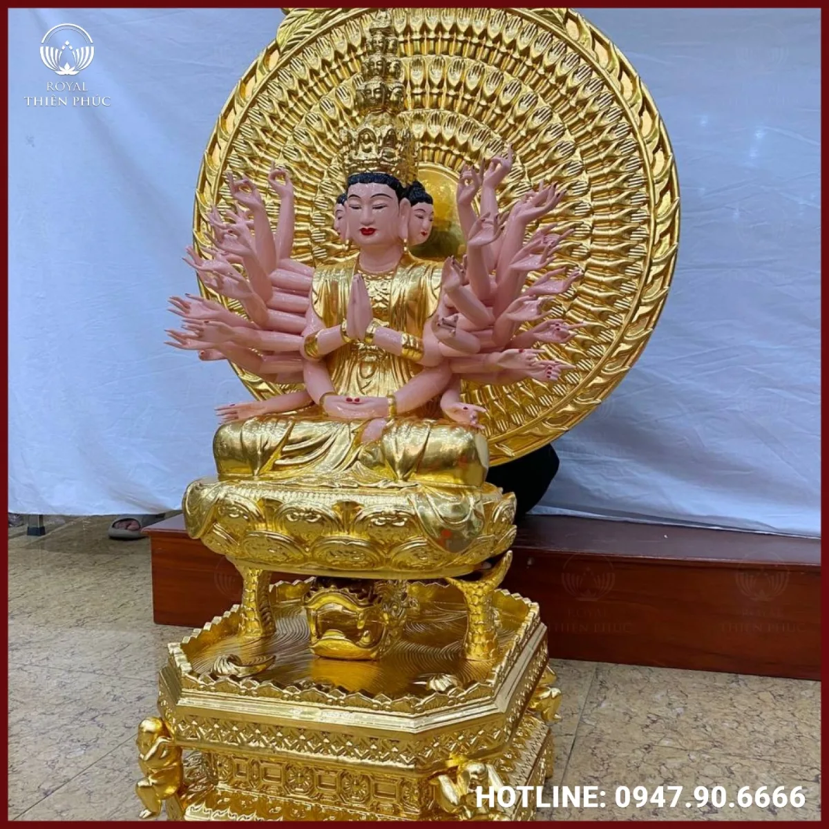 Tượng Phật Thiên Thủ Thiên Nhãn dát vàng làm màu