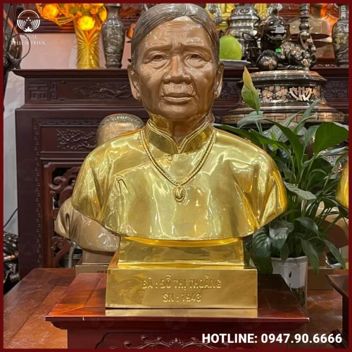 Tượng cụ bà bằng đồng mạ vàng