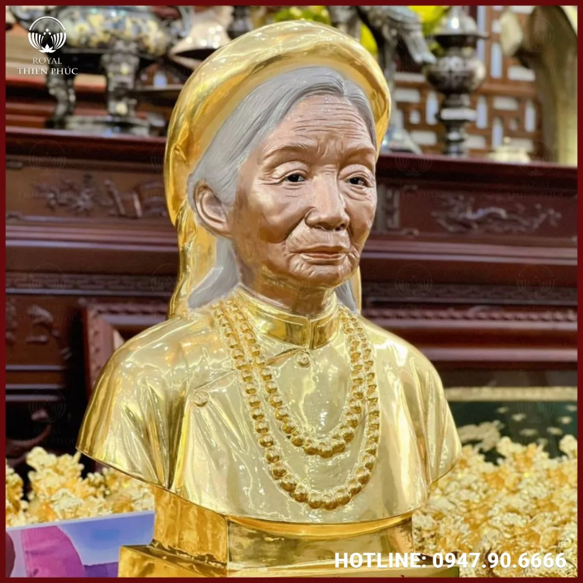 Tượng chân dung cụ bà bằng đồng mạ vàng
