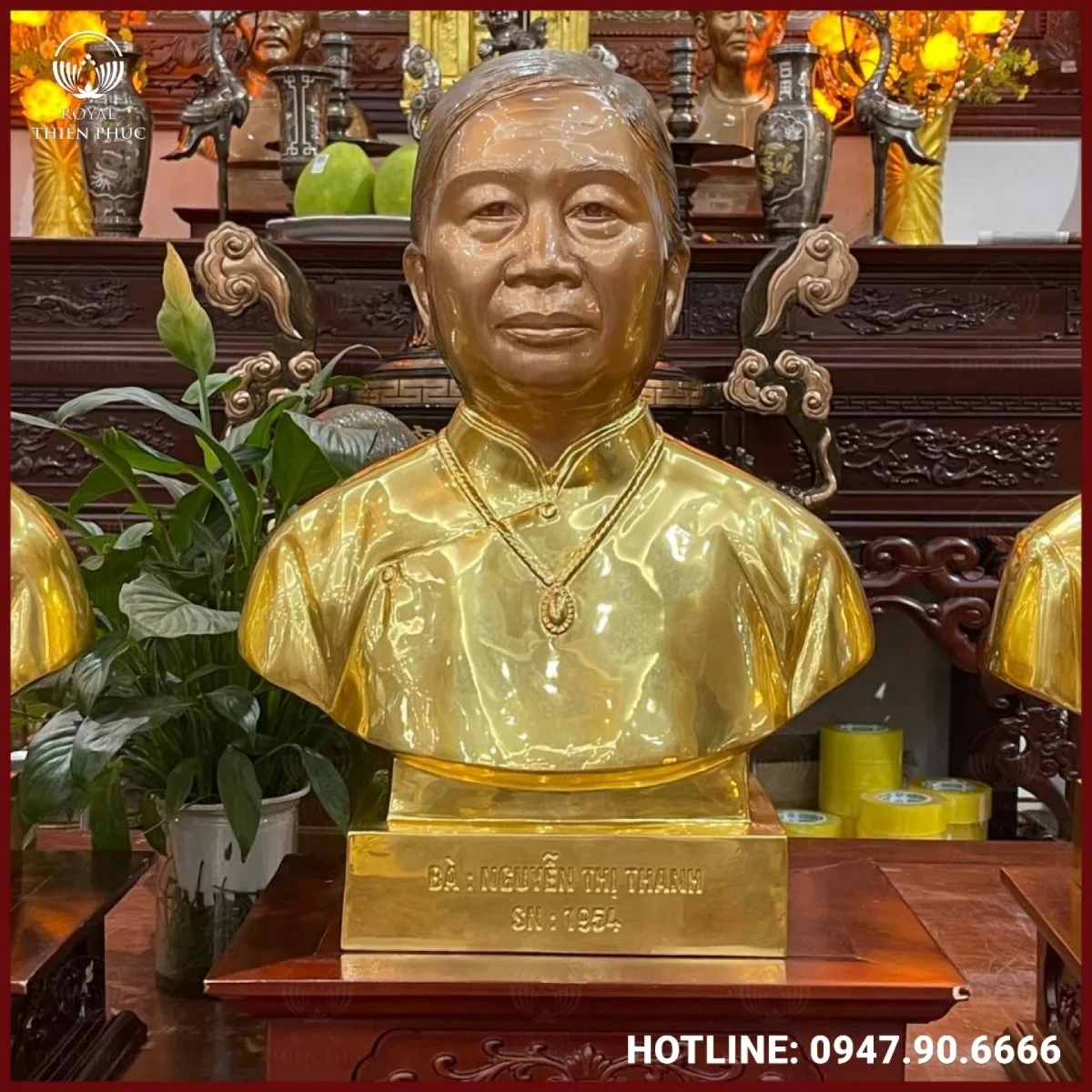 Tượng truyền thần cụ bà bằng đồng