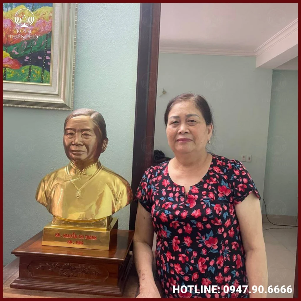 Tượng truyền thần chân dung bằng đồng mạ vàng