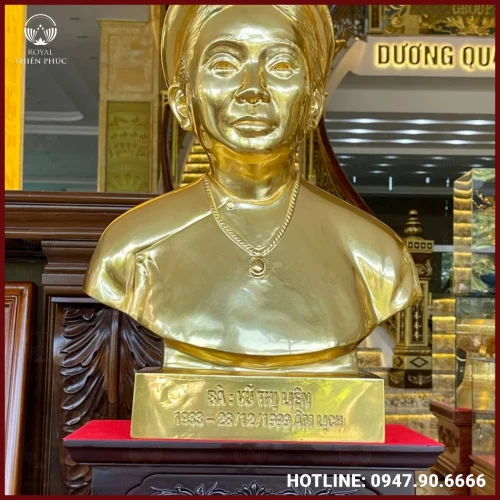 Tượng chân dung bán thân cụ bà bằng đồng