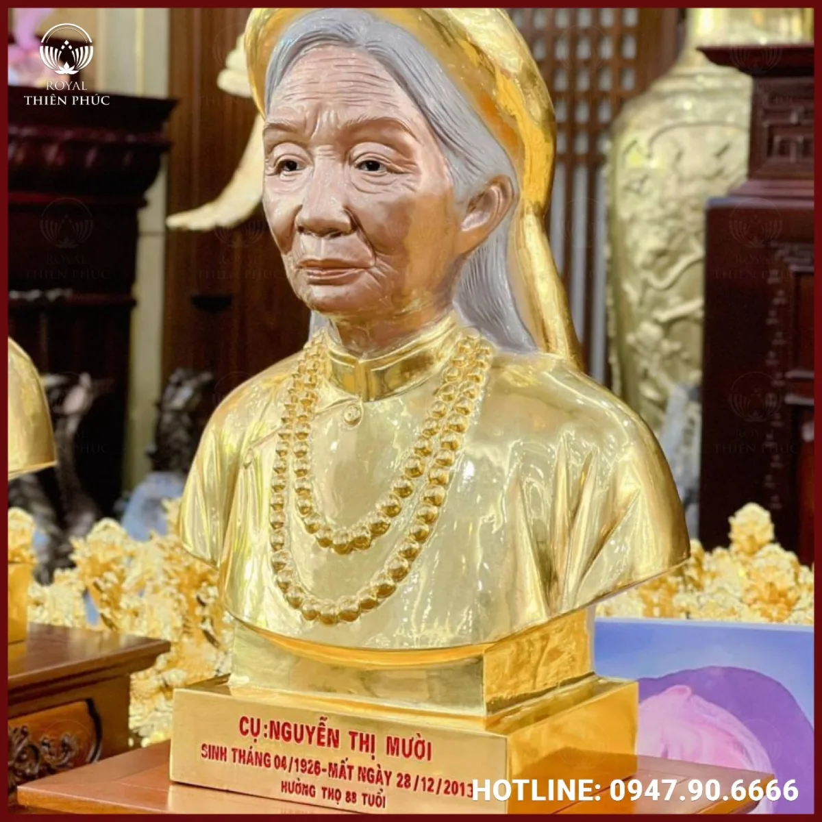 Tượng chân dung cụ bà bằng đồng mạ vàng