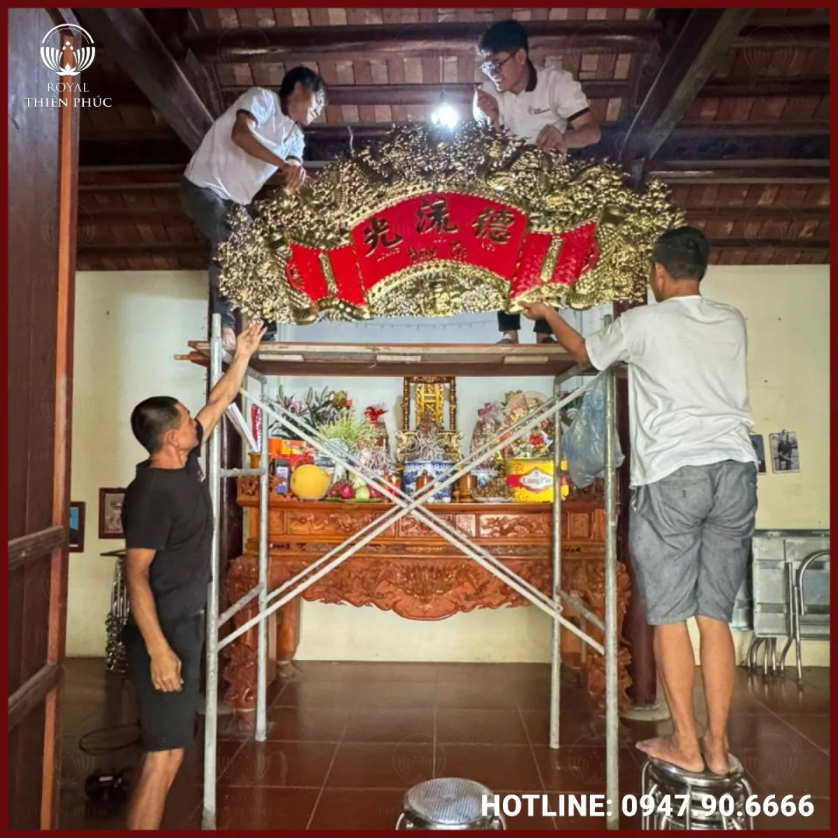Lắp đặt bộ cuốn thư câu đối bằng đồng