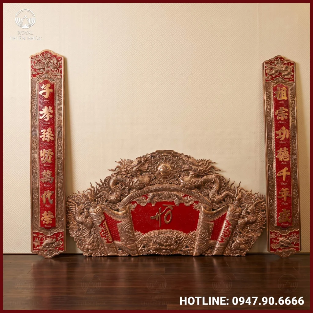 Cuốn thư câu đối đồng đỏ nền đỏ