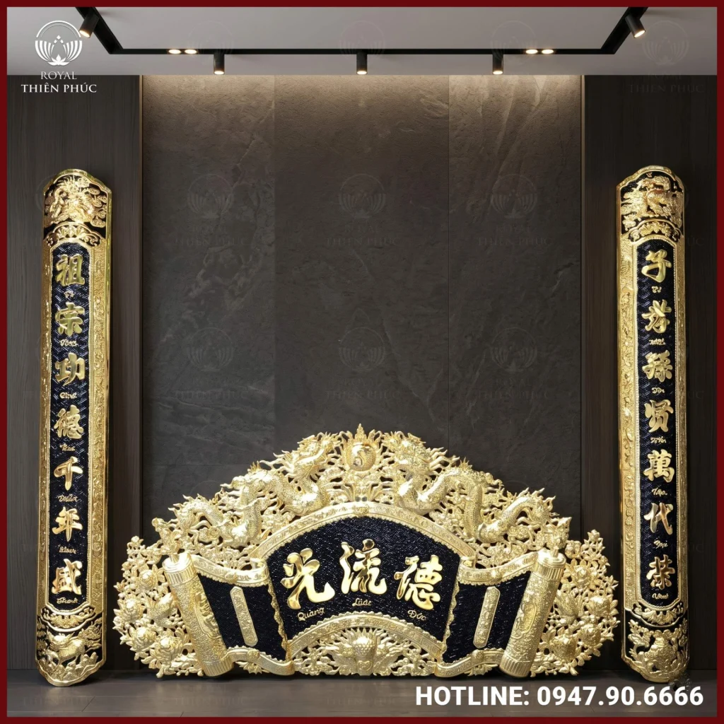 Cuốn thư câu đối Đức Lưu Quang đồng vàng nền đen