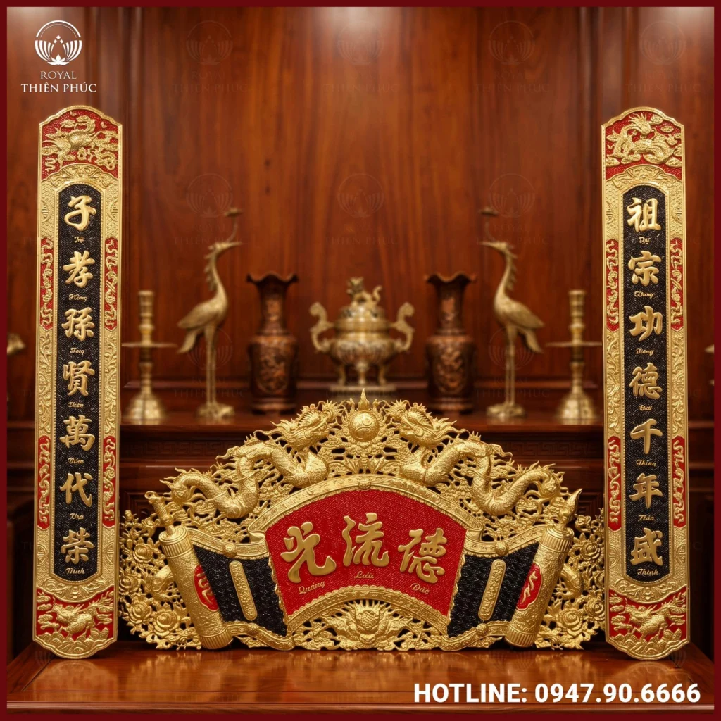 Cuốn thư câu đối Đức Lưu Quang đồng vàng nền đen, đỏ