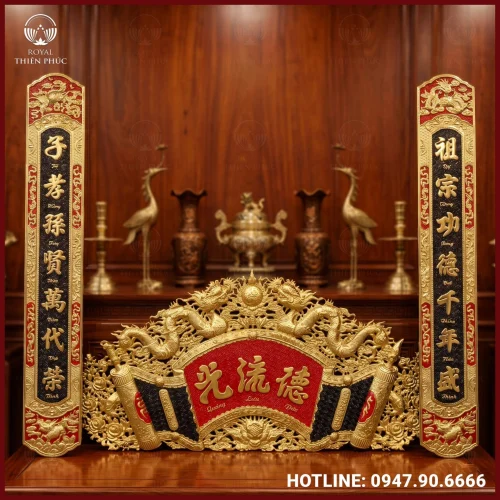 Cuốn thư câu đối Đức Lưu Quang đồng vàng nền đen, đỏ