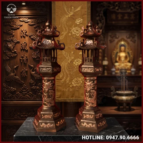 Đôi đèn mái chùa bằng đồng đỏ cạo màu cỡ lớn