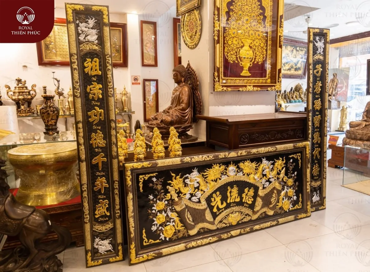 Bộ hoành phi câu đối Đức Lưu Quang bằng đồng khảm tam khí