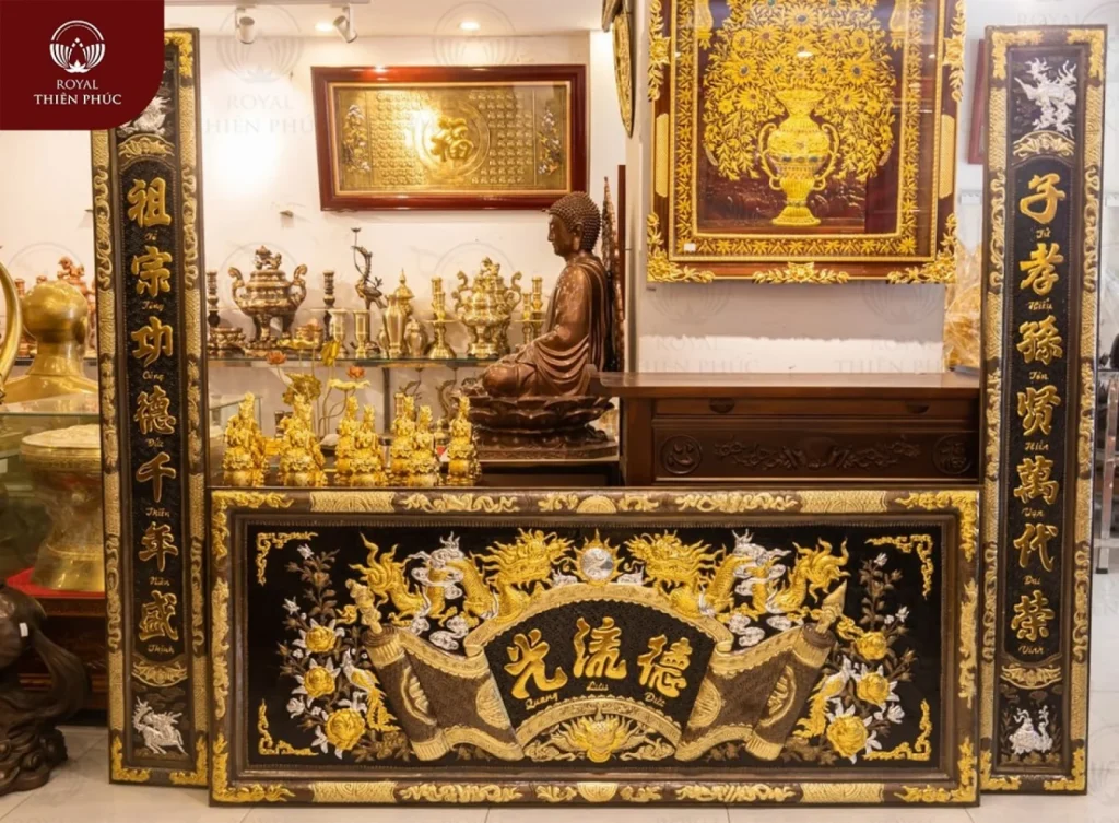 Bộ hoành phi câu đối Đức Lưu Quang bằng đồng khảm tam khí