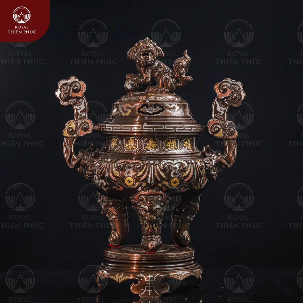 Đỉnh đồng thờ cúng khảm ngũ sắc chạm sòi và đồng xu cao 50cm