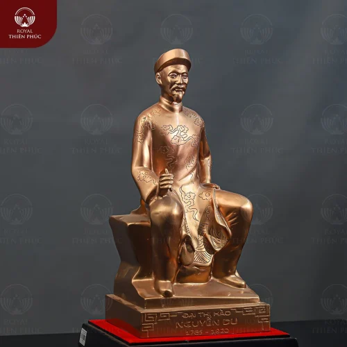 Tượng Nguyễn Du ngồi bằng đồng đỏ làm màu cao 42cm để bàn