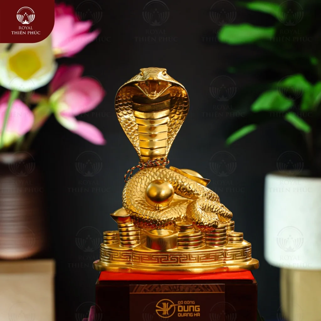 Tượng rắn phú quý bằng đồng catut thếp vàng cao 18cm