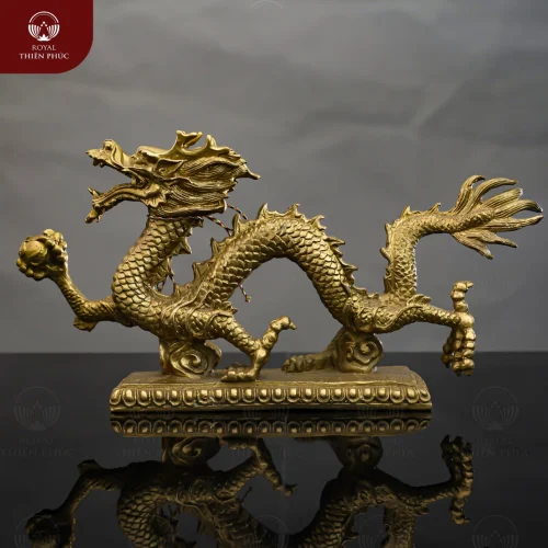 Tượng rồng phong thủy cầm ngọc bằng đồng vàng màu mộc