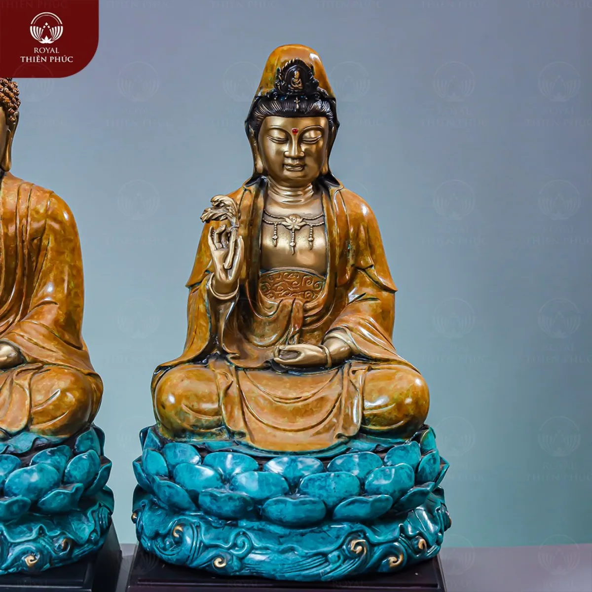 Tượng Tây Phương Tam Thánh tĩnh tọa trên đài sen bằng đồng vàng