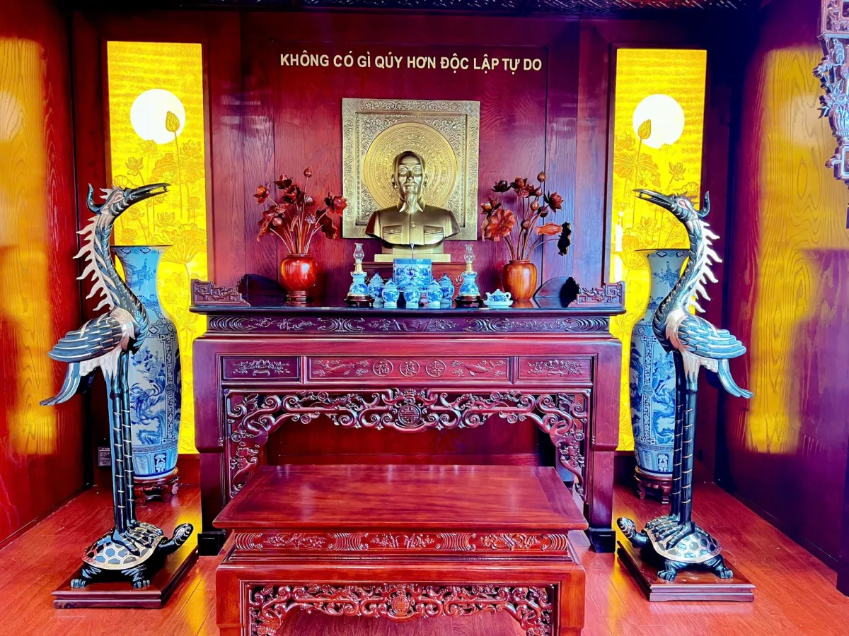 Đôi hạc được chế tác từ nguyên liệu đồng đỏ thanh khiết