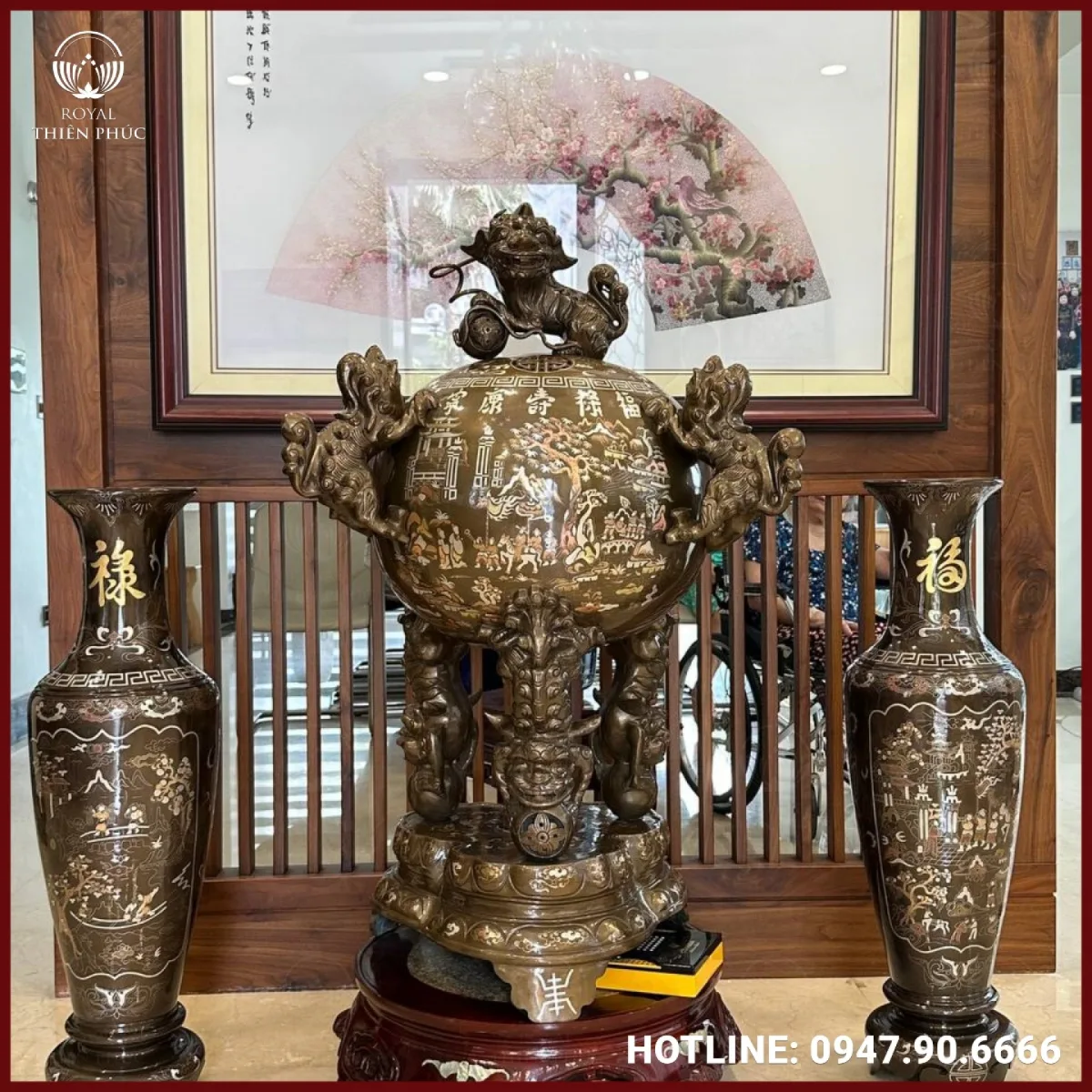 Đôi lộc bình bằng đồng khảm tam khí