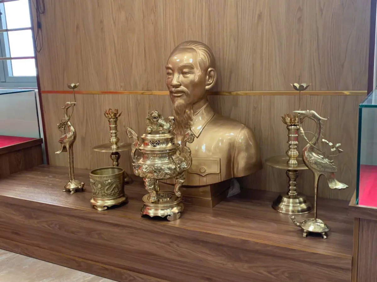 Tượng đồng Bác Hồ chuẩn thần thái – Lưu giữ giá trị hàng trăm năm