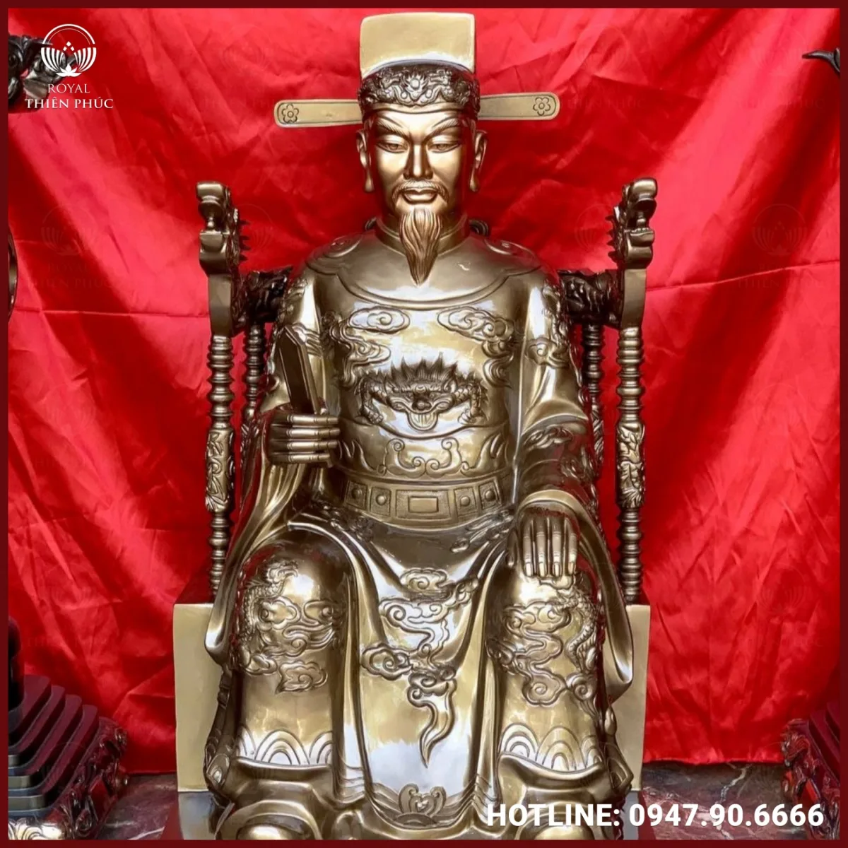 Tượng cụ tổ bằng đồng đỏ làm màu độc đáo