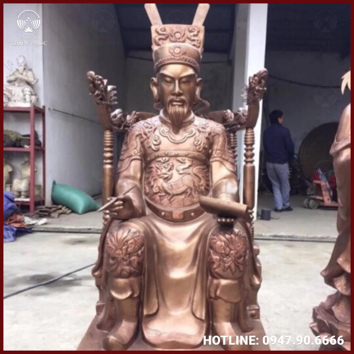Tượng cụ tổ bằng đồng đỏ làm màu tinh xảo