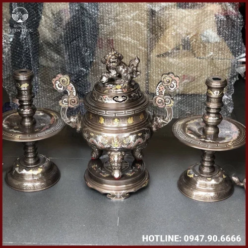 Bộ tam khí thờ cúng bằng đồng đỏ khảm tam khí