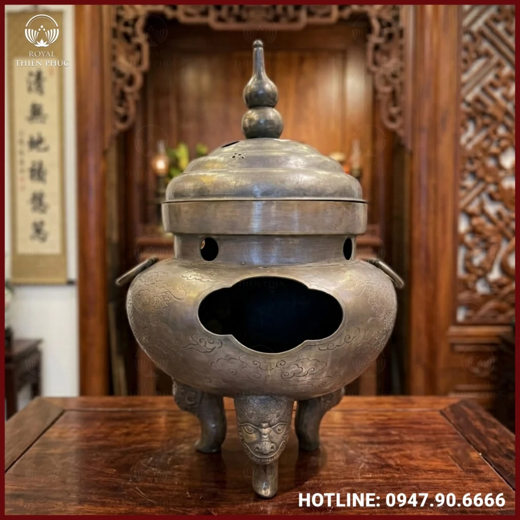 Lư hương đồng đỏ làm màu cổ kính