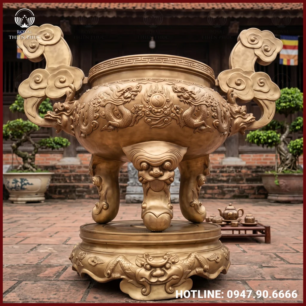 Lư hương song long chầu nguyệt đồng đỏ làm màu