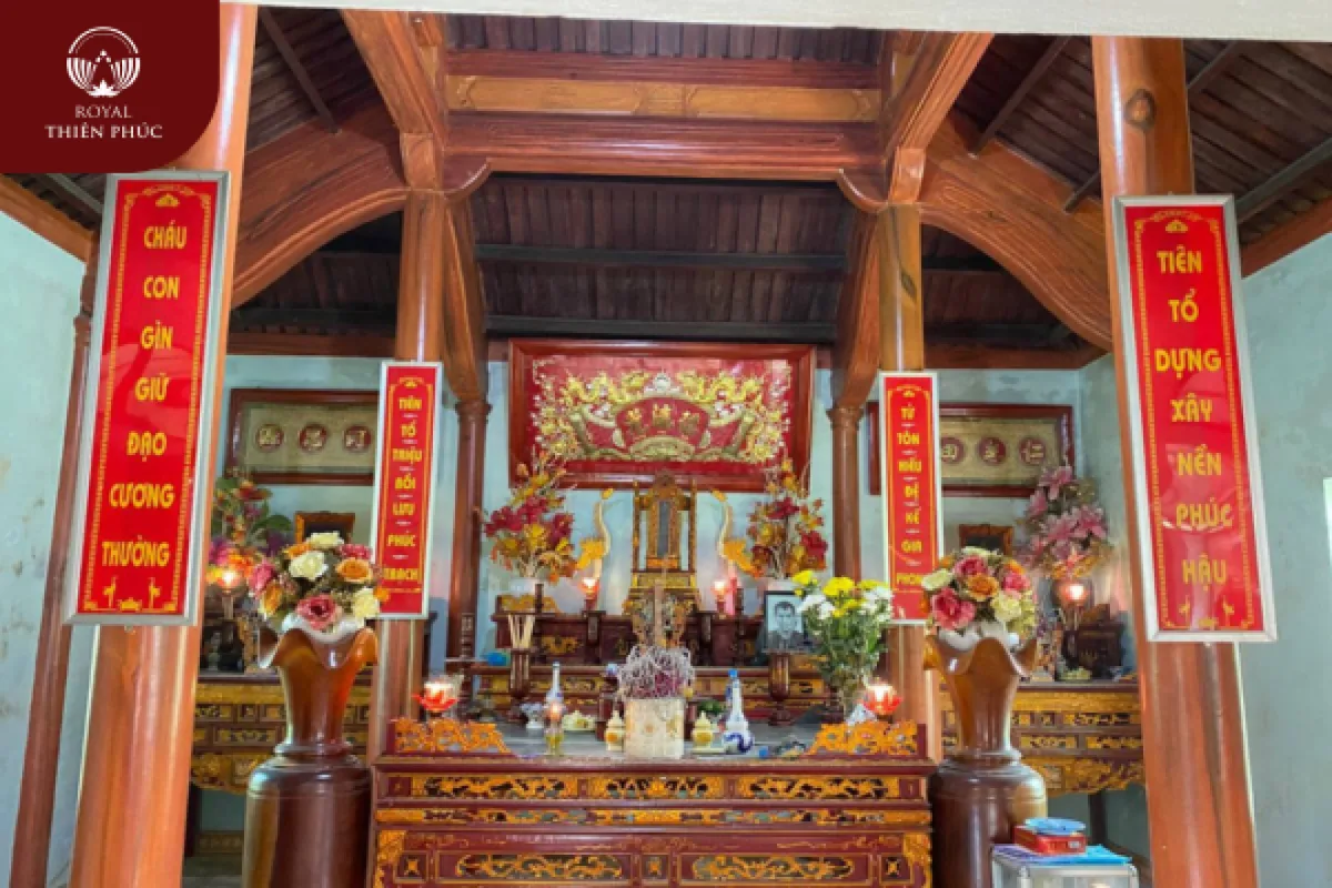 Bàn giao và lắp đặt bộ đại tự câu đối cho nhà thờ họ dòng tộc Nguyễn Đàm Danh tại Nghi Lộc, Nghệ An