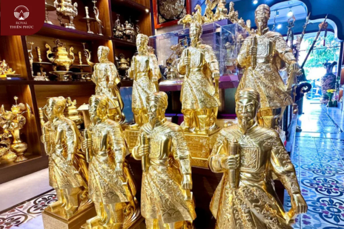 8 pho tượng Trần Hưng Đạo dát vàng 9999 cao 70cm và 90cm