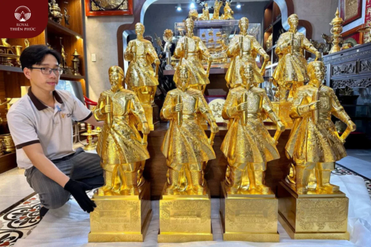  Hoàn thiện 8 pho tượng Trần Hưng Đạo dát vàng 9999 cao 70cm và 90cm làm quà tặng doanh nghiệp
