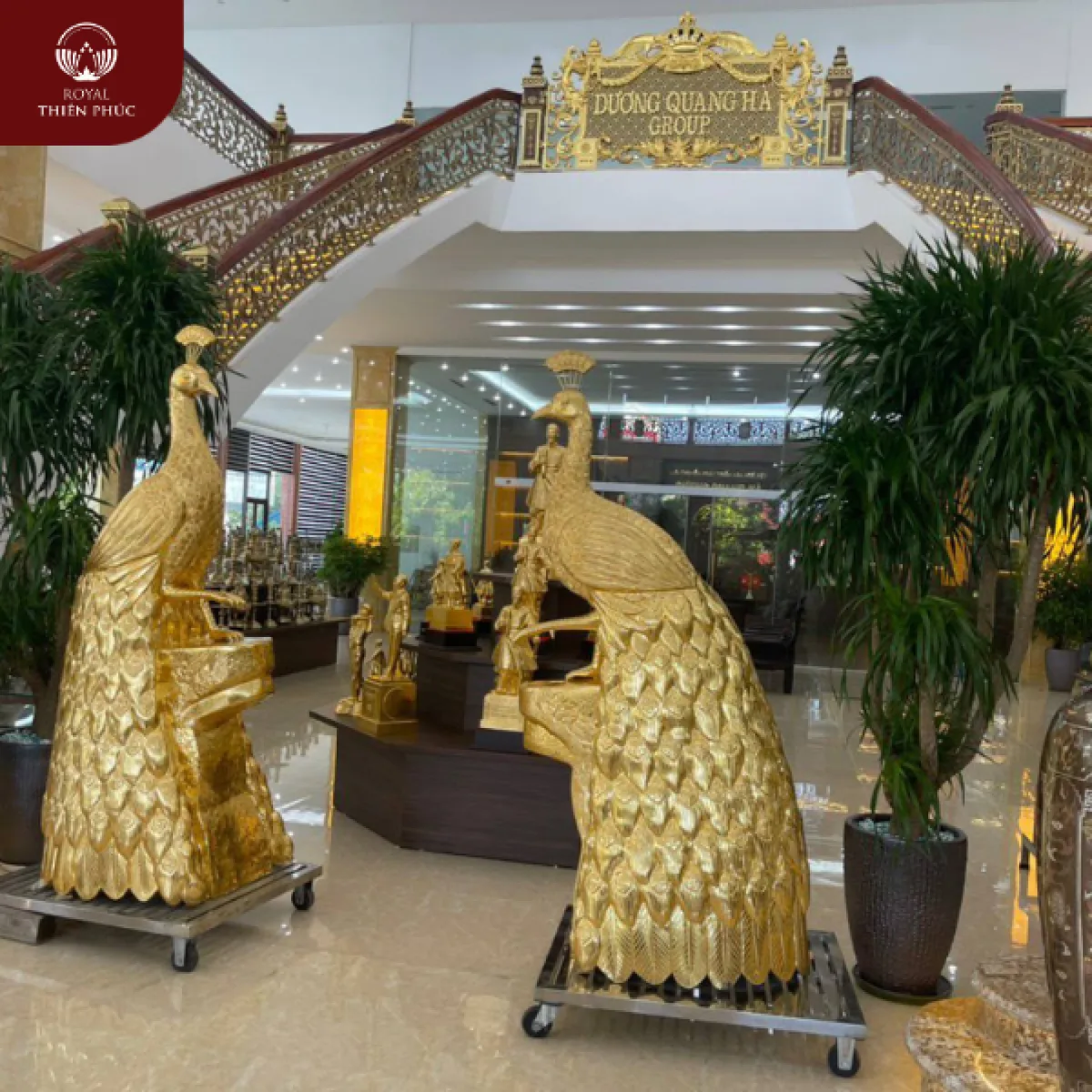 Hoàn thiện đôi chim công 2m05 dát vàng 9999