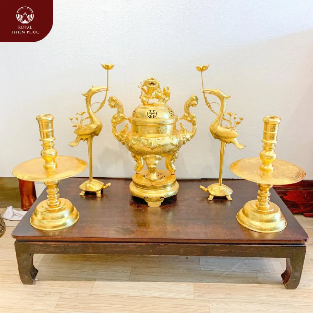 Bộ ngũ sự bằng đồng dát vàng 9999
