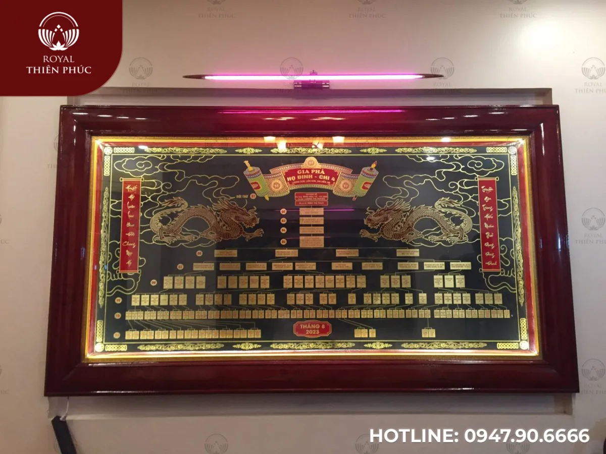 Bức gia phả bằng đồng vàng