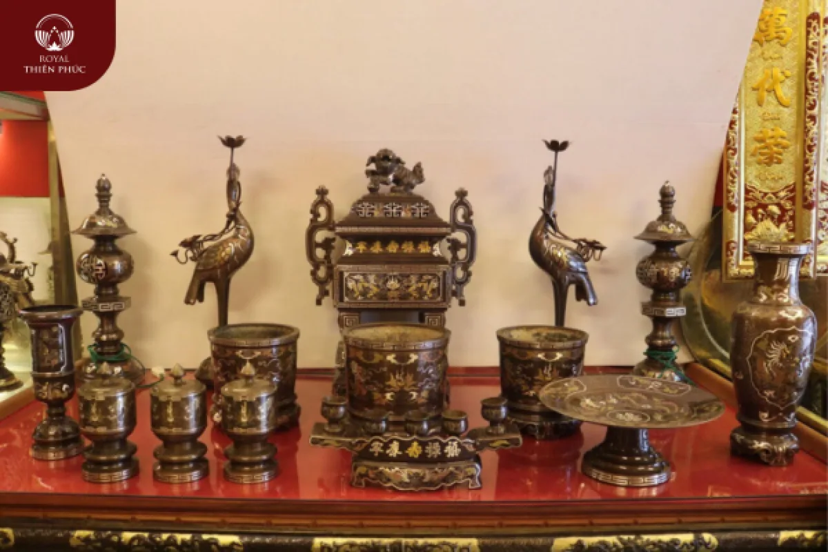 Bàn thờ Thần Linh và Gia Tiên là gì?