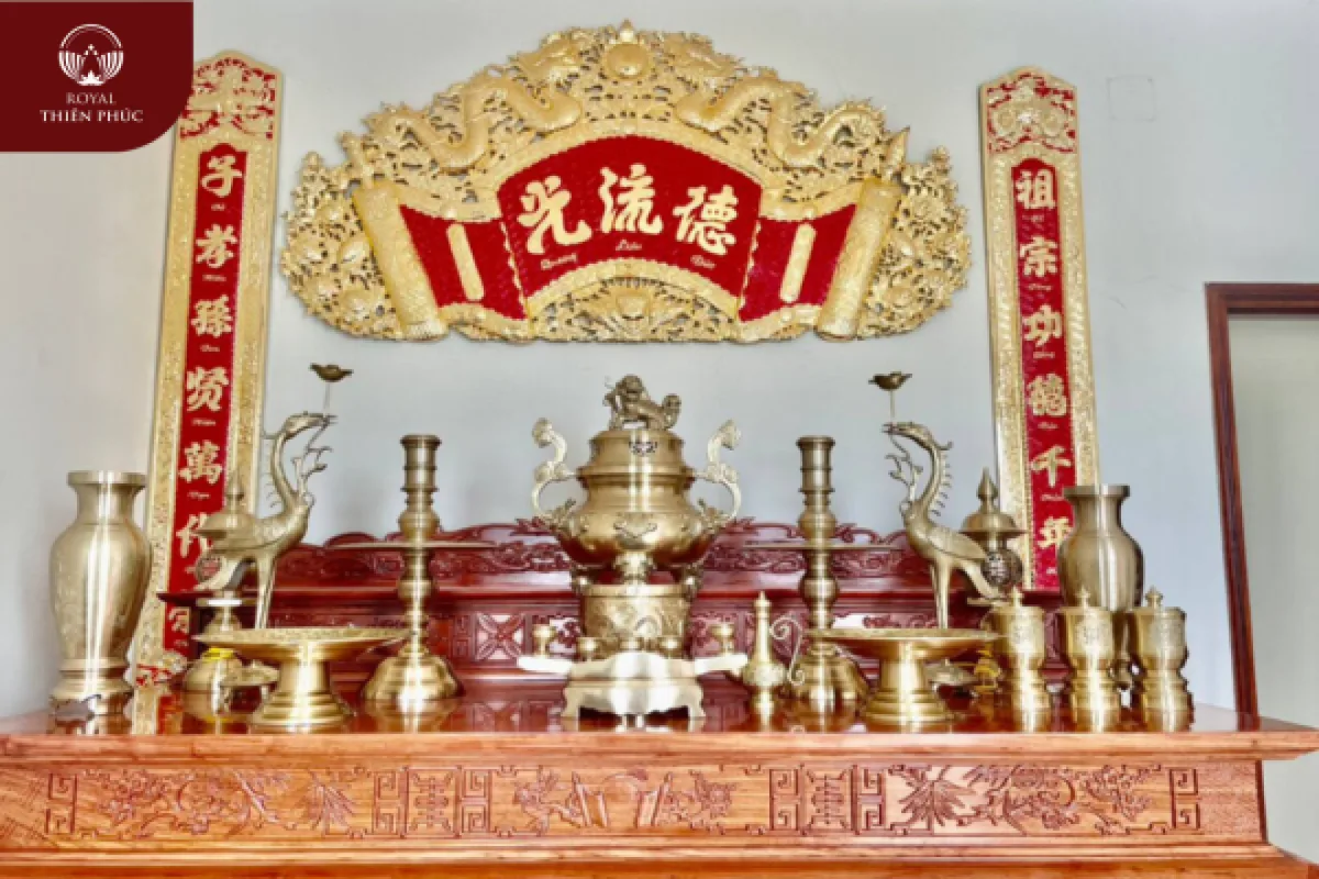 Bàn giao và lắp đặt bộ đồ thờ đầy đủ bằng đồng catut và cuốn thư câu đối cho khách hàng quận 12 - tp Hồ Chí Minh