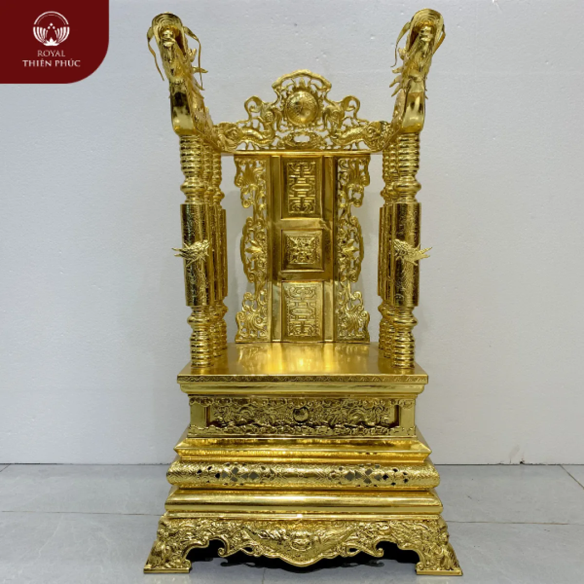 Ngai thờ bằng đồng