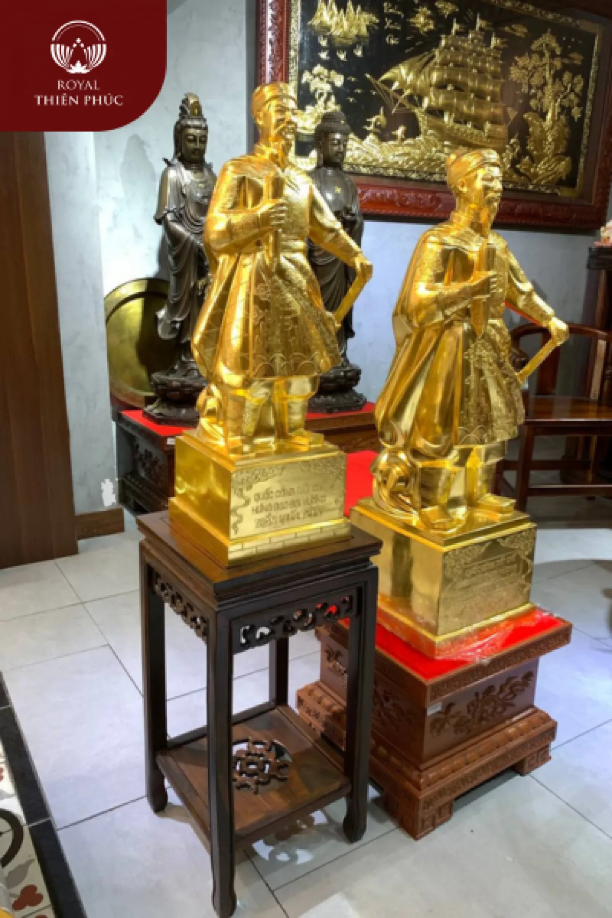 Bàn giao tượng Trần Hưng Đạo cao 70cm, 90cm thếp vàng 9999 cho khách hàng Sài Gòn