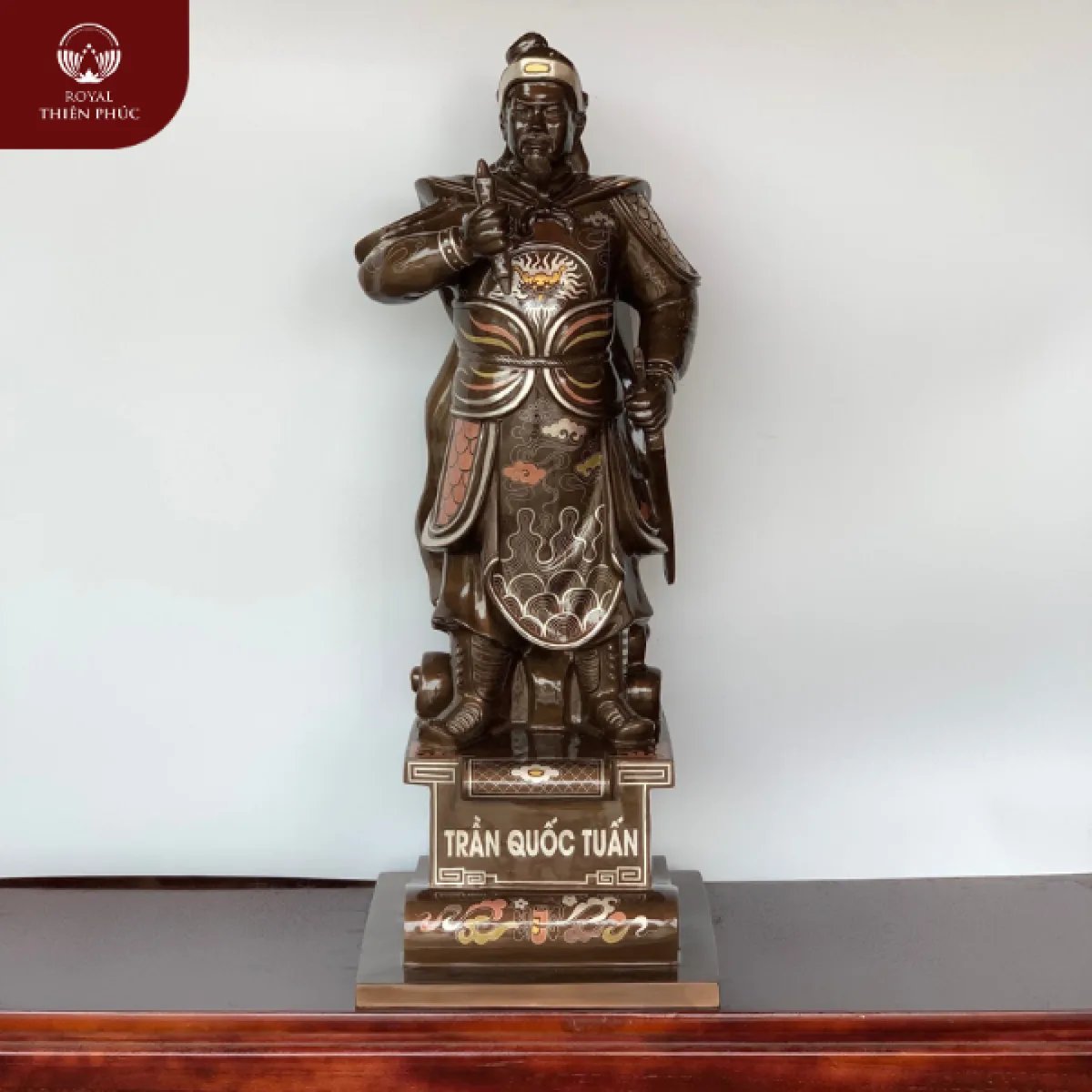 Tượng Trần Hưng Đạo bằng đồng khảm tam khí