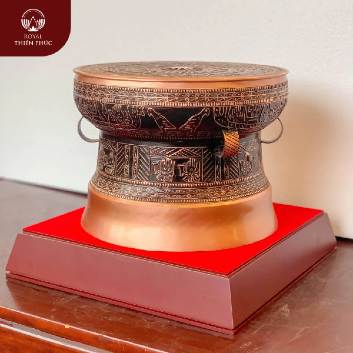 Thể hiện sự tài ba và kinh nghiệm phong phú của người tù trưởng