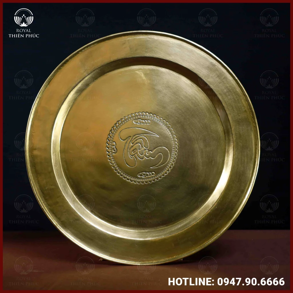 Mâm đồng vàng chữ Tâm đường kính 60cm nặng 3,1kg