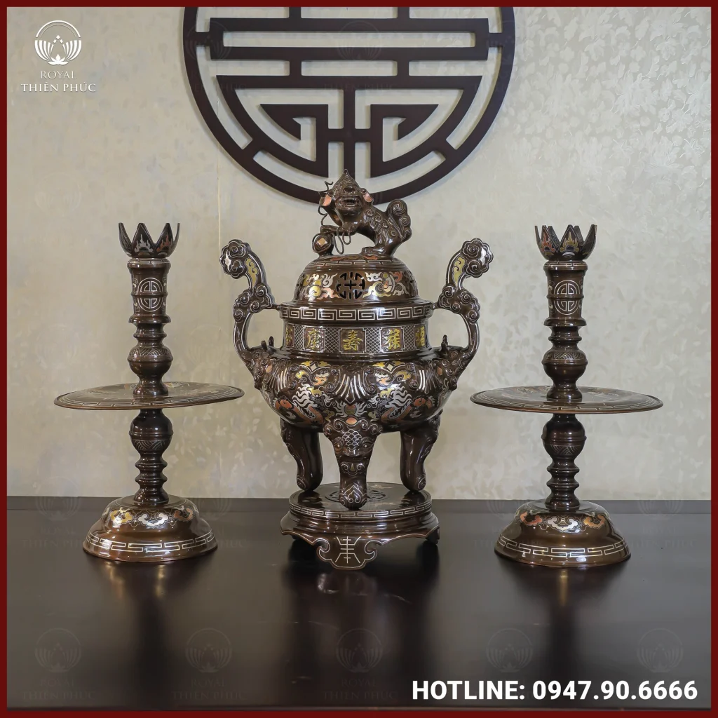 Bộ tam sự nến đồng đỏ khảm tam khí kỹ chạm sòi 60cm