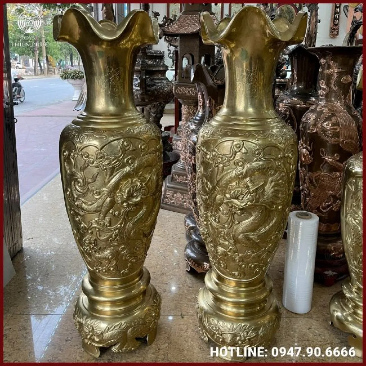 Lọ lộc bình đồng vàng catut chạm rồng cao 1m47 tinh xảo