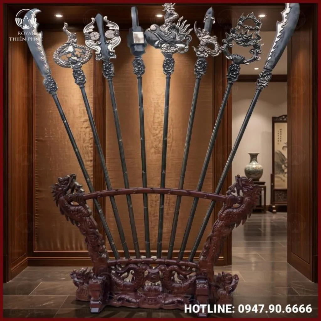 Bộ bát bửu bằng đồng đỏ giá đỡ gỗ gụ cao 2m2