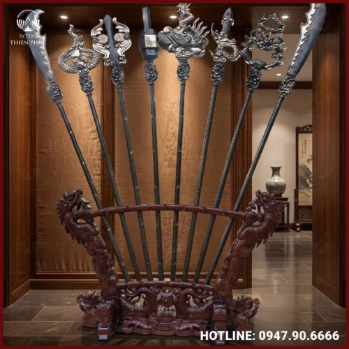 Bộ bát bửu bằng đồng đỏ giá đỡ gỗ gụ cao 2m2