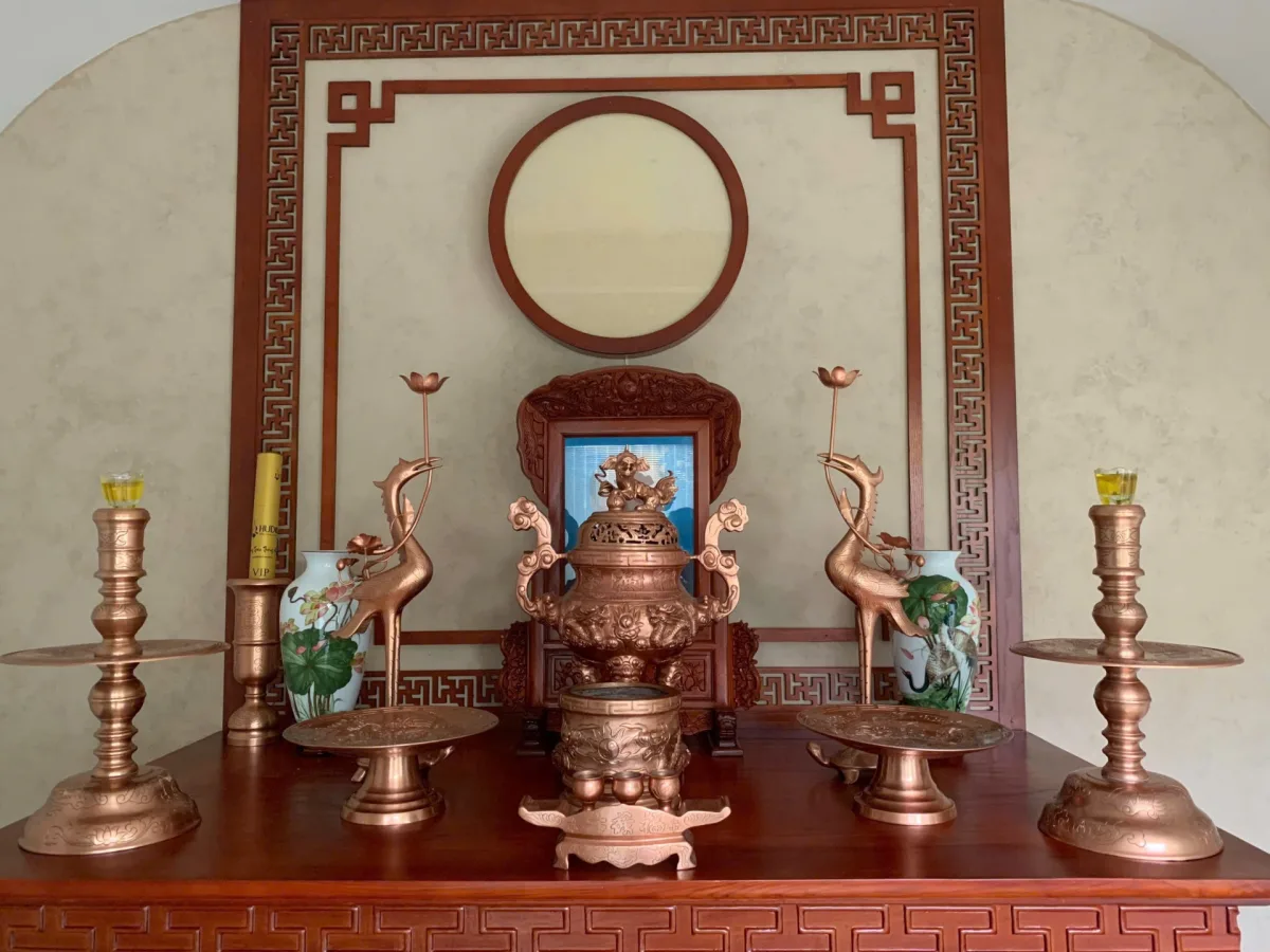Hoàn Thành Bàn Giao Bộ Đồ Thờ Đồng Đỏ Cao Cấp Cho Khách Hàng Tại Sài Gòn