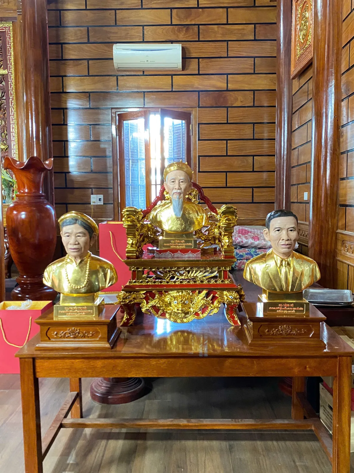 Đồ đồng Thiên Phúc bàn giao tượng truyền thần dát vàng tại Nghệ An